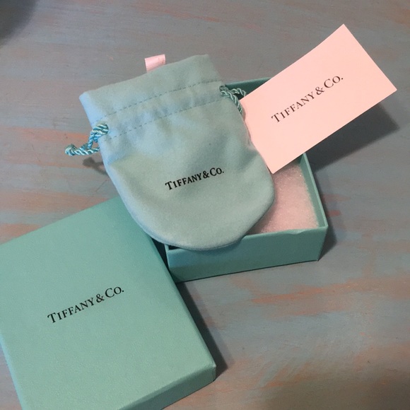 Tiffany’s silver heart necklace with diamond! - Picture 5 of 8